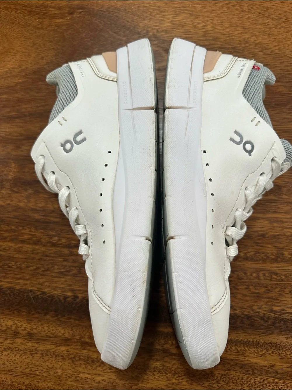 ON The Roger Advantage White Rosehip Women’s Sz  8 EU 39 Tennis Pickleball